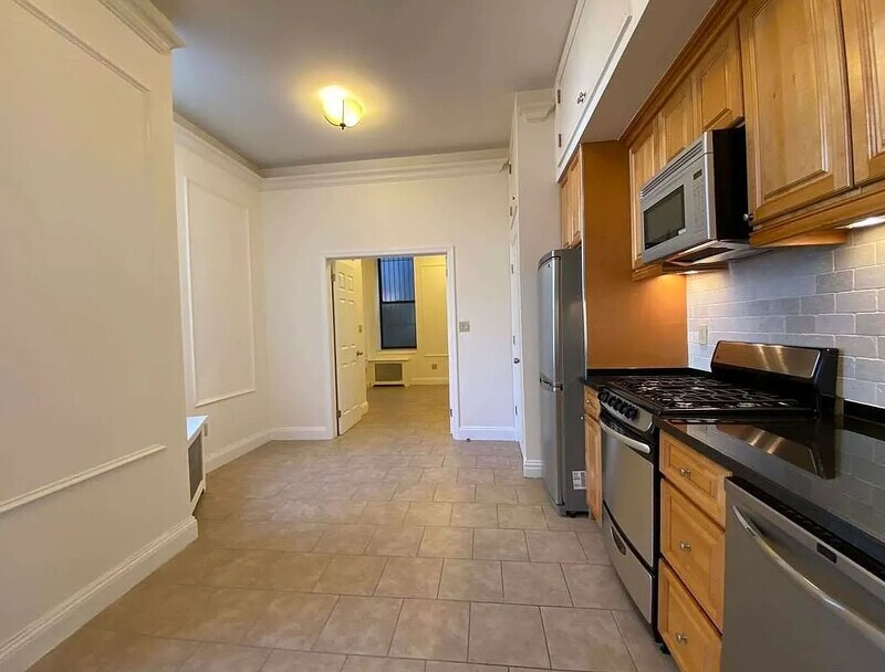 New York Condo: 324 W 43rd St