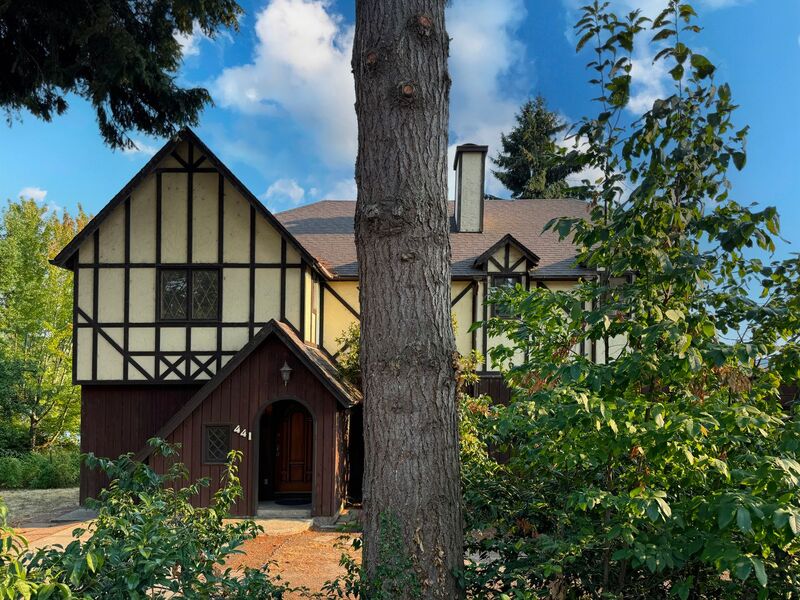 Springfield House: 441 West D Street