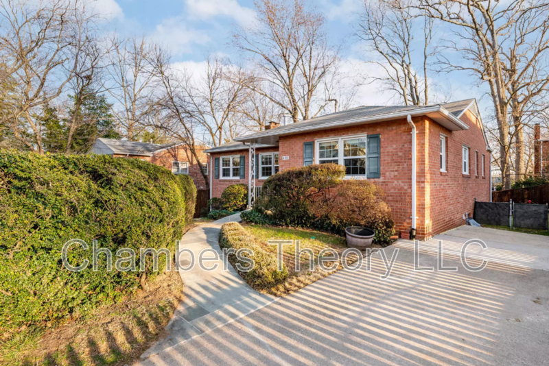 Arlington House: 4706 8th Road South