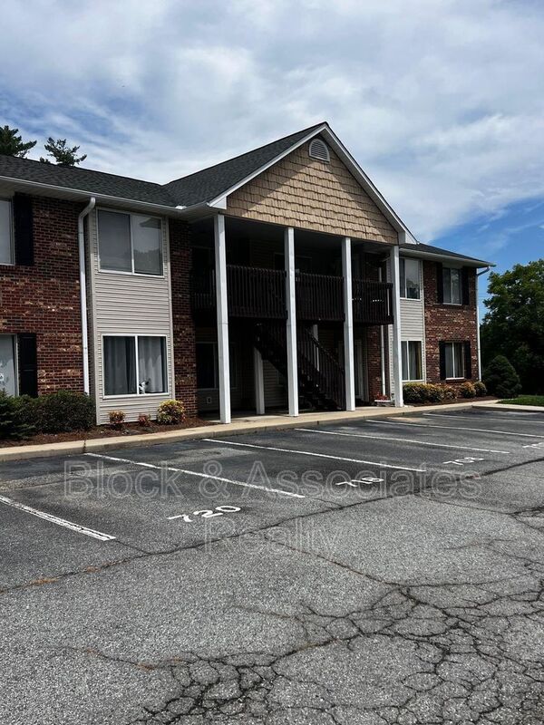 Archdale House: 718 Westbrook Court