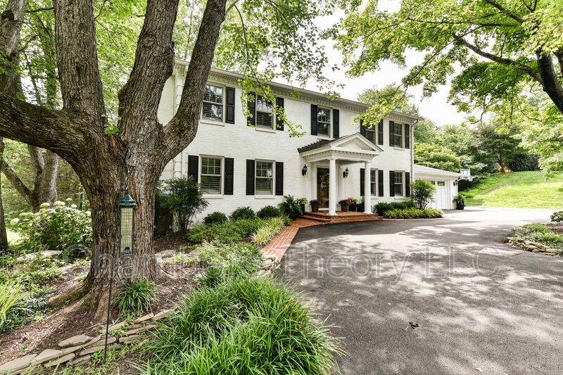 Vienna House: 9804 Bridleridge Ct