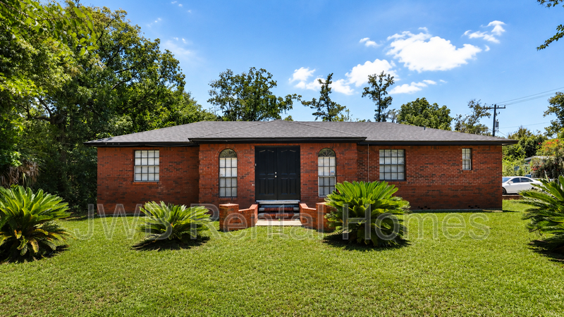 Jacksonville House: 2150 Prospect St