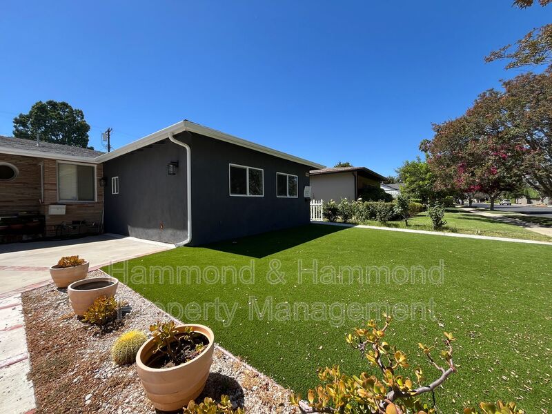 Studio City House: 4447 Babcock Ave