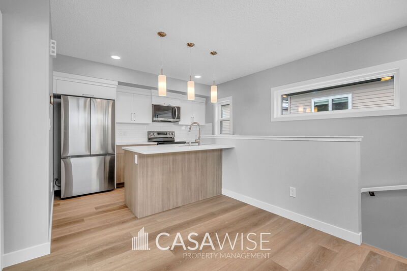 Leduc House: 1057G Berg Place