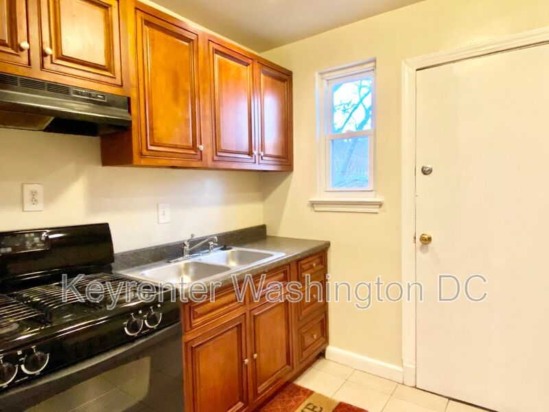 Washington Condo: 4615 Central Ave