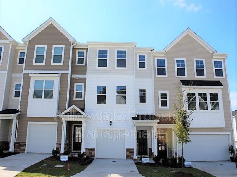 Durham Townhome: 1079 Shoreside Dr