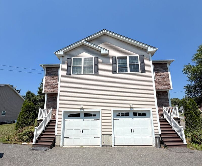 Agawam House: 3 Grant St