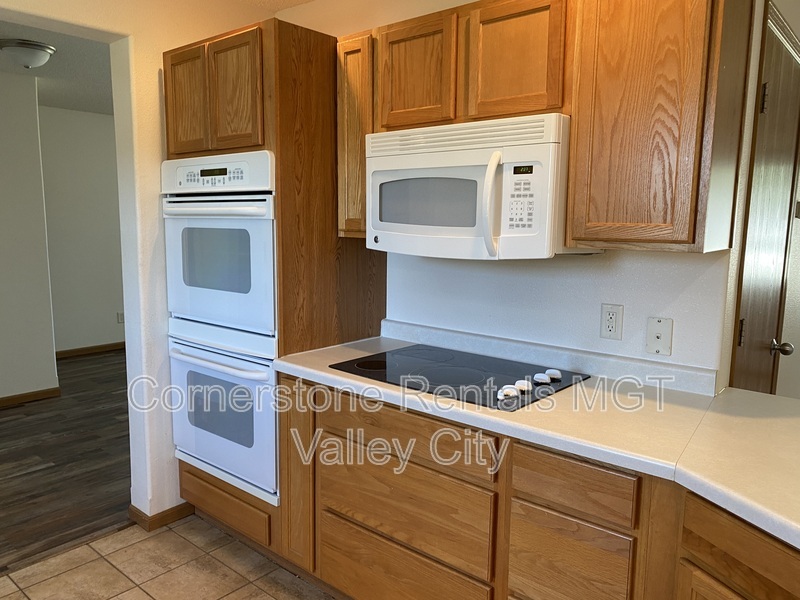 Valley City House: 508 10th Ave SE