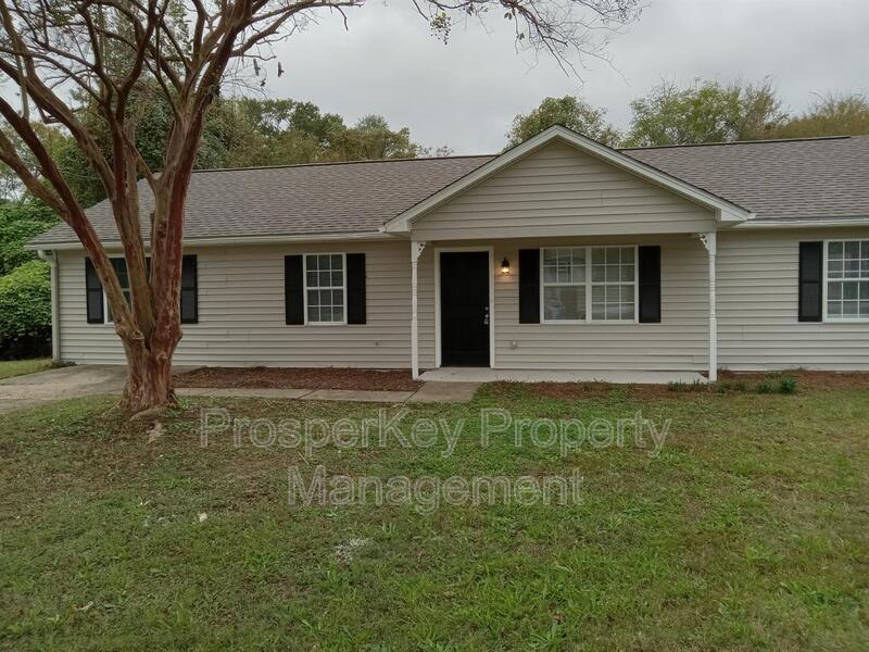 Phenix City House: 10 Hidden Valley Ct