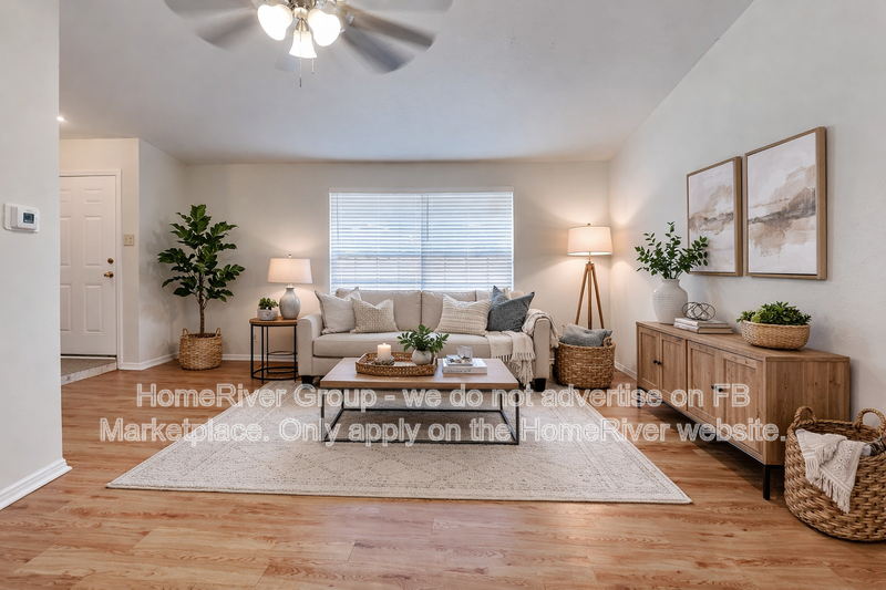 Dallas House: 411 Gulledge Ln