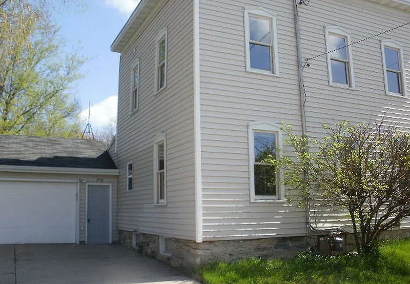 Appleton House: 1918 East John Street