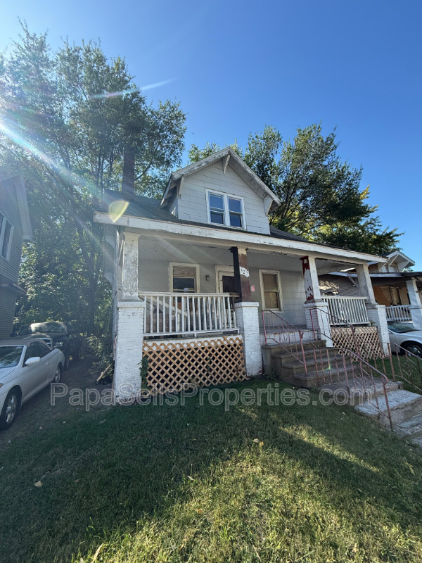 Decatur House: 327 E Stuart Ave