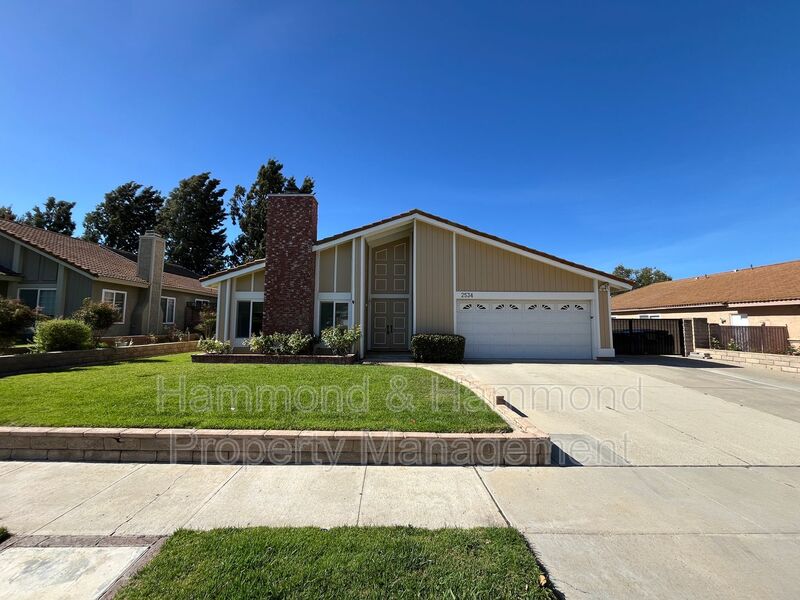 Simi Valley House: 2534 Roxy St