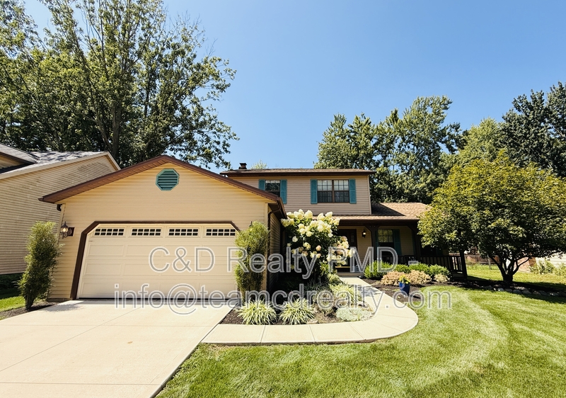 Olmsted TWP House: 8462 Glenbrook Dr, Olmsted TWP OH, 44138