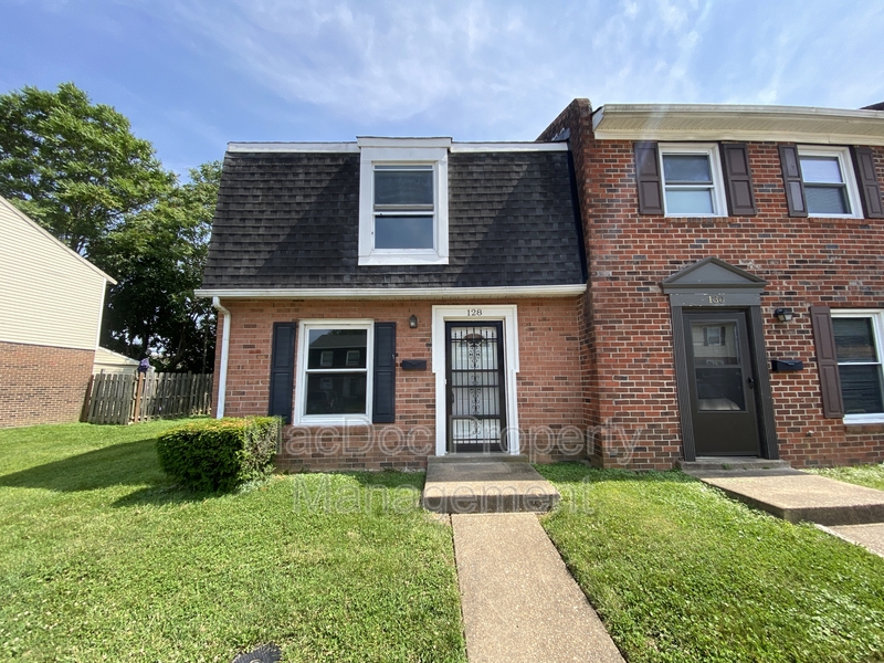 Fredericksburg Townhome: 128 Hickok Circle