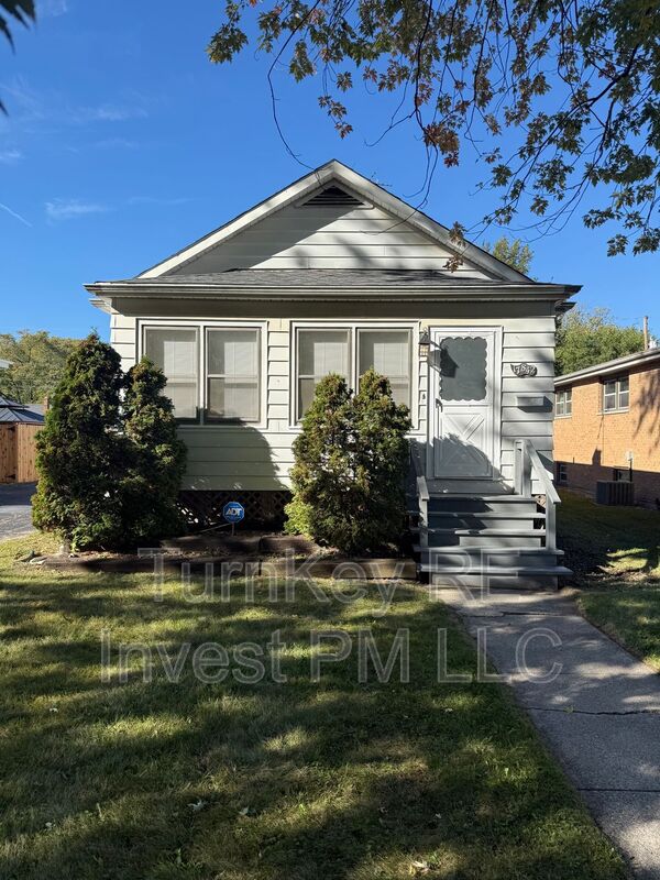 Lansing House: 17842 Park Avenue