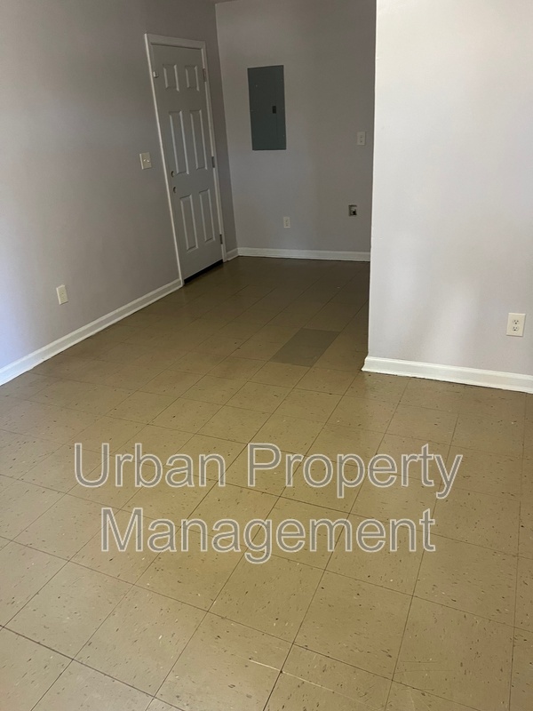 Memphis House: 713 Regent