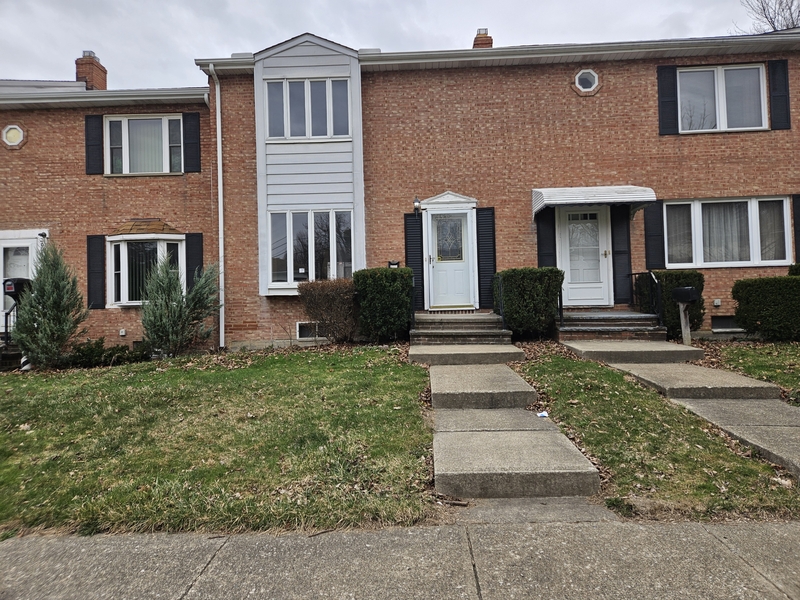 Garfield Heights House: 6094 Andover Boulevard Unit 3
