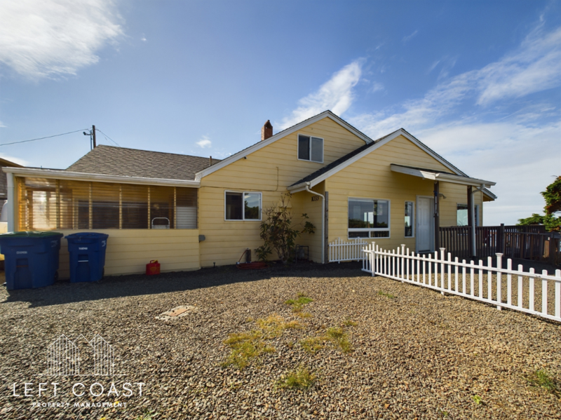 Lincoln City House: 1033 Northwest Inlet Avenue