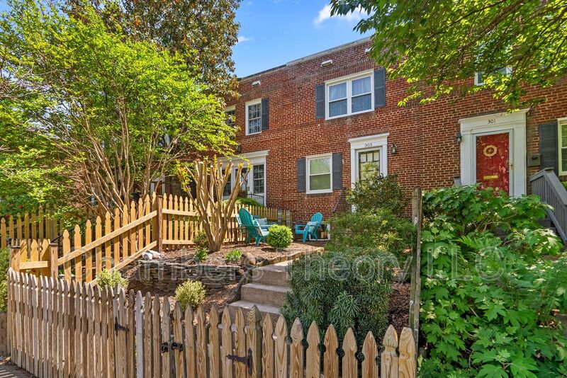 Alexandria House: 303 Mount Vernon Ave