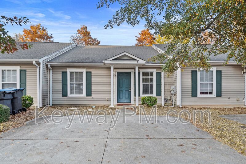 Augusta House: 2011 Summer Valley Way