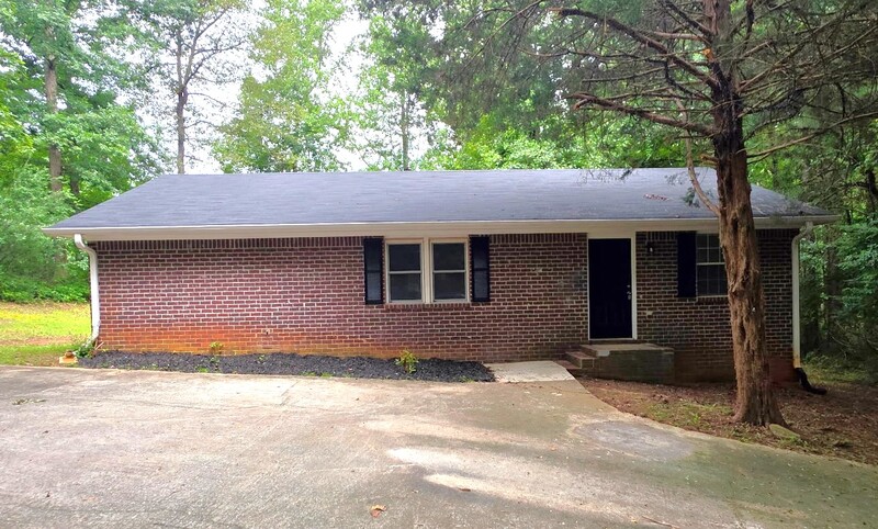 Athens House: 220 Big Oak Cir