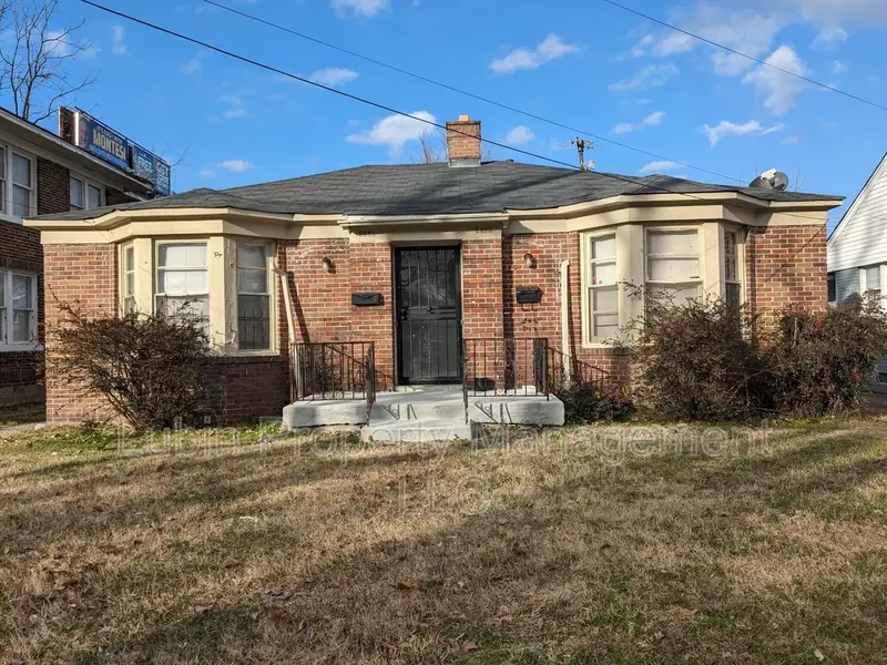 Memphis Condo: 2388 Forest Ave