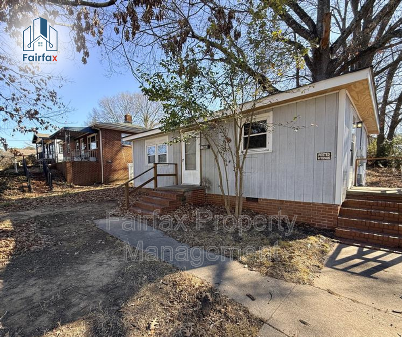 Durham House: 700 Lee St