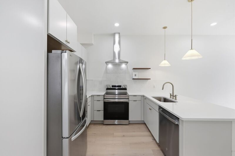 Columbus House: 830-834 Oak Street