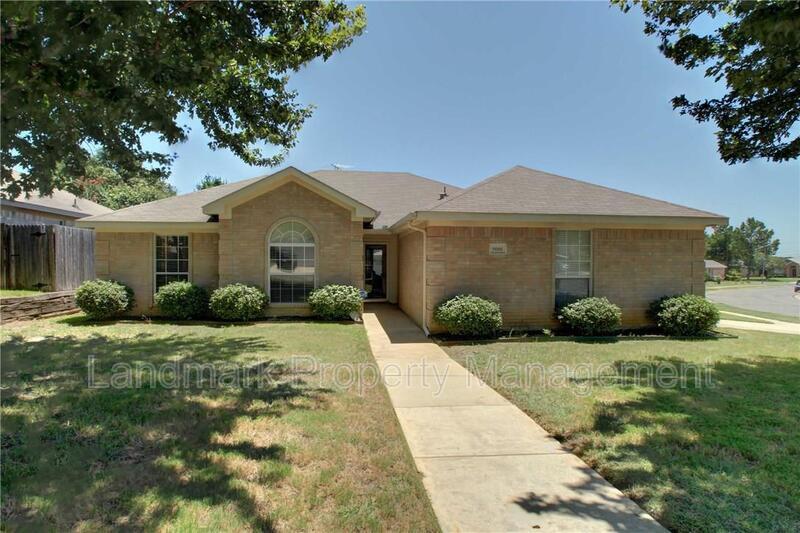 Arlington House: 5000 Ivycrest Trail