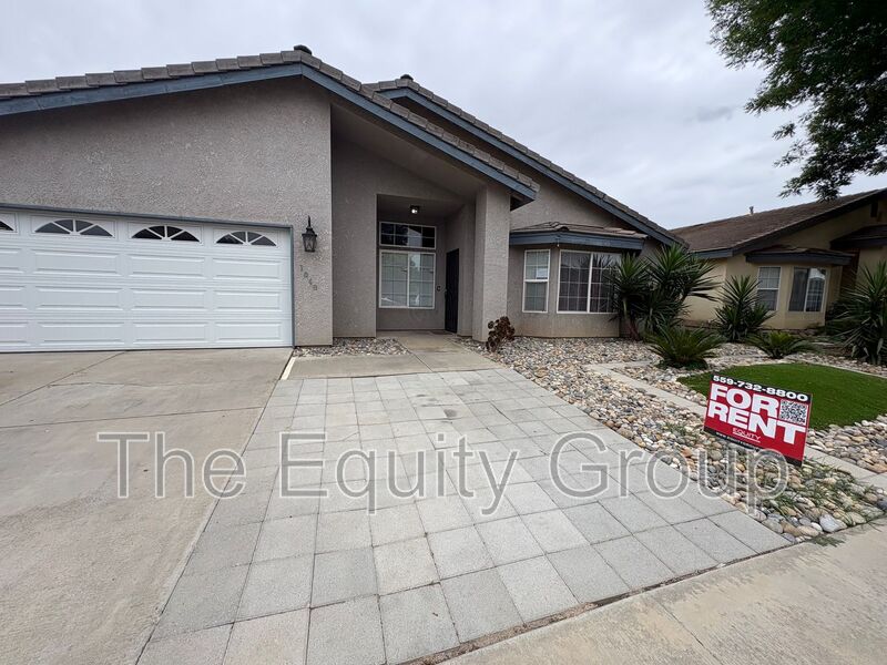 Visalia House: 1040 North Sumter Ct