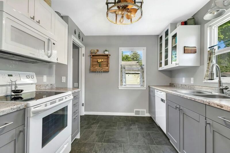 Buffalo House: 401 7th Ave S