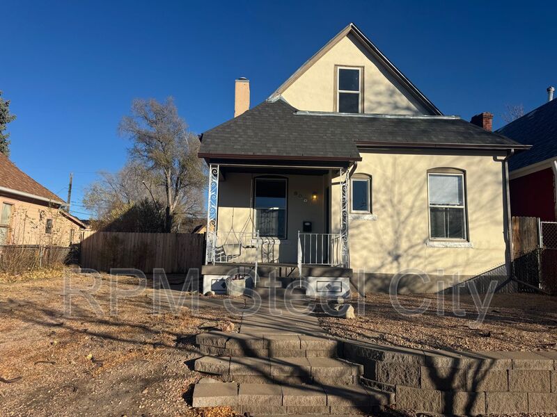 Pueblo House: 908 Spruce St
