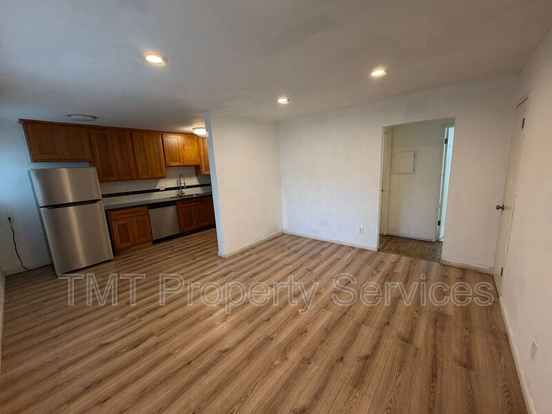 Sacramento Condo: 1615 W. St.