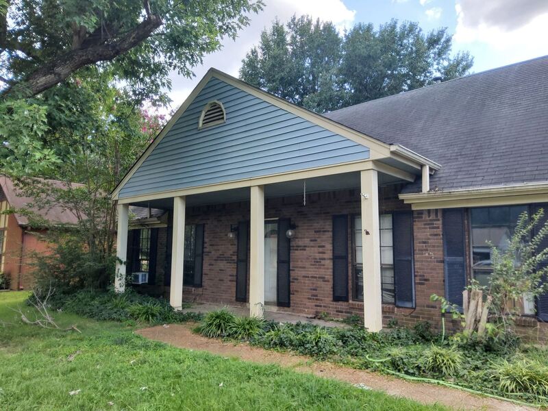 Bartlett House: 3915 Clover Hill Dr