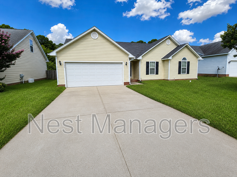 Fayetteville House: 2225 Stornoway Court