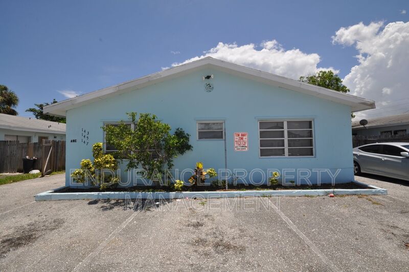 Riviera Beach Condo: 139 W 28th ST