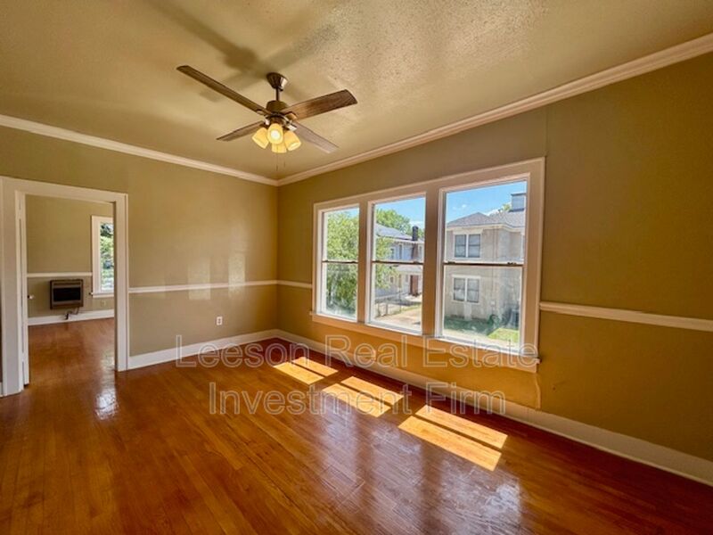 Shreveport House: 320 College B