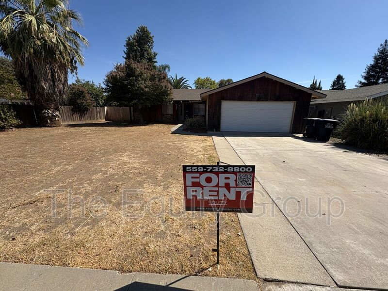 Visalia House: 947 West Seeger Avenue