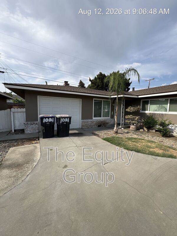 Visalia House: 1031 W Tulare Ave