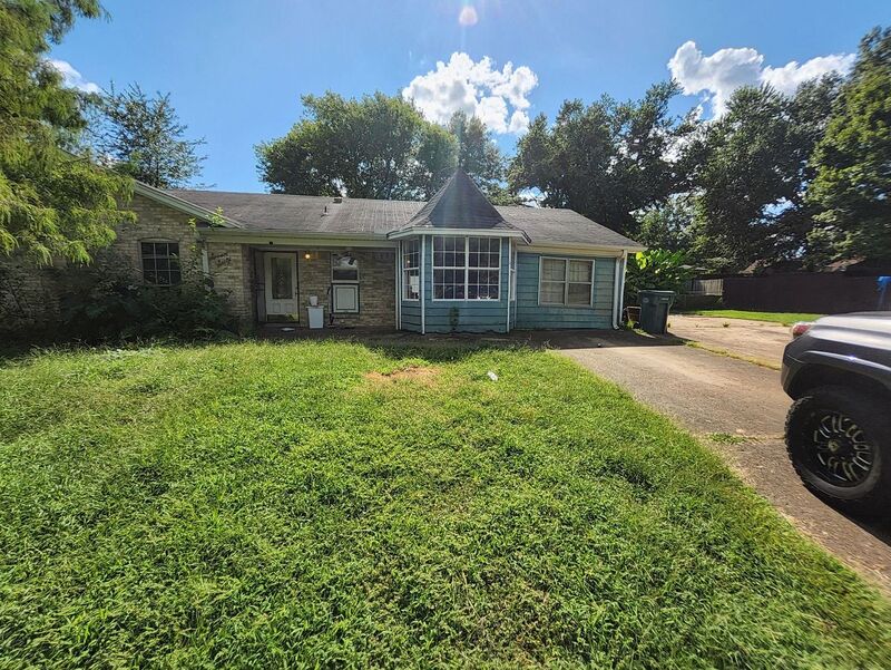 Southaven House: 760 Whitehall Pl