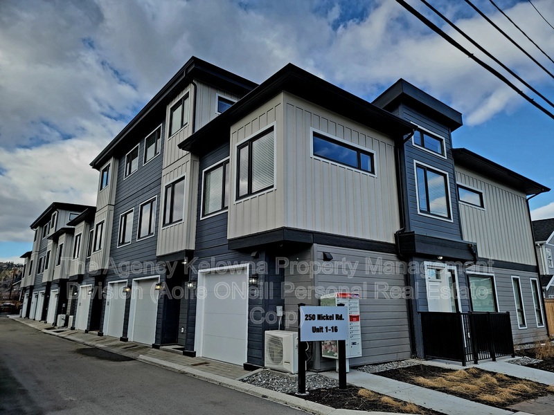 Kelowna Townhome: 250 Nickel