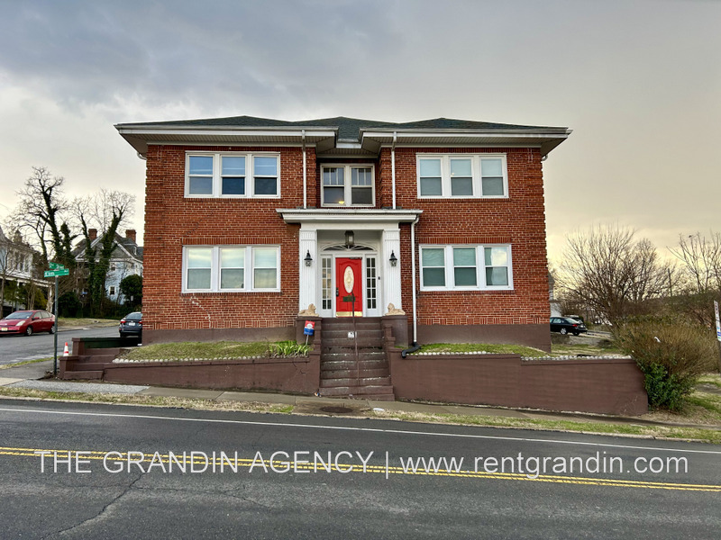 Roanoke House: 202 Elm Avenue SW