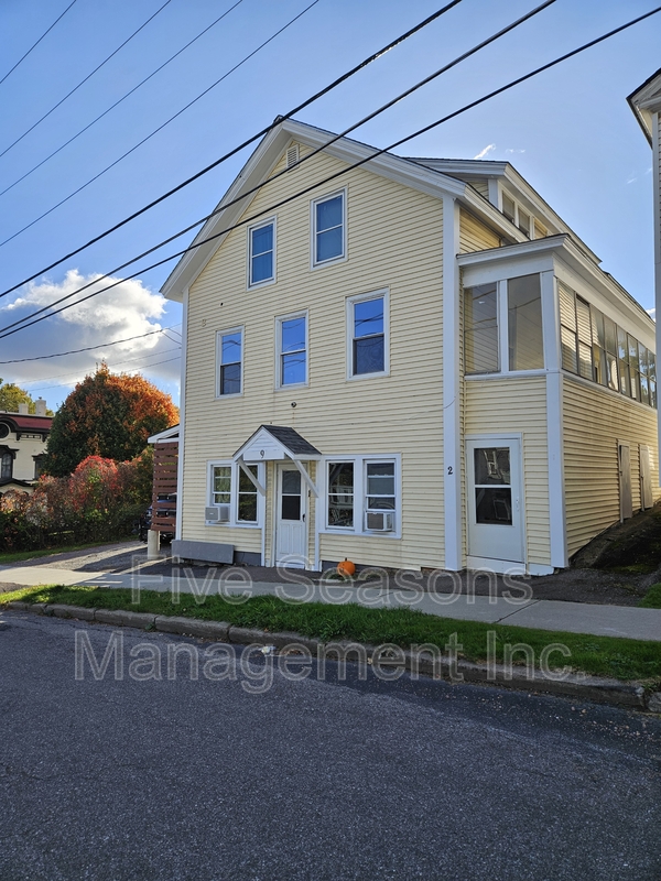 Burlington Condo: 9 Chase Street - 1