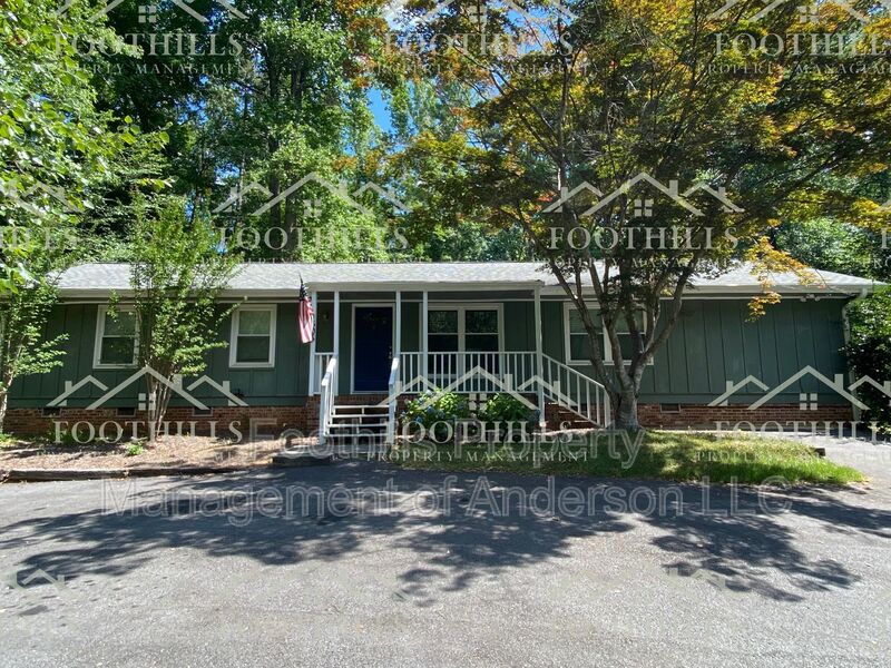 Pendleton House: 505 Woodland Circle