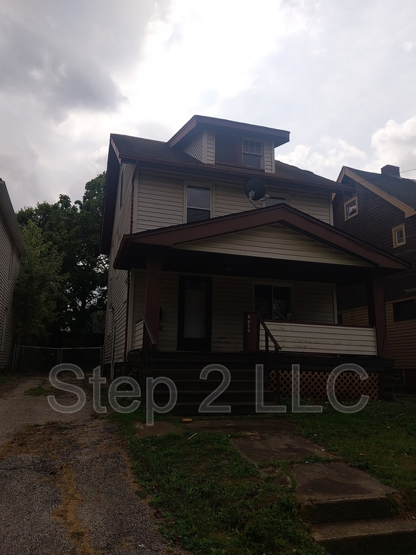 Cleveland House: 9000 Tioga Avenue