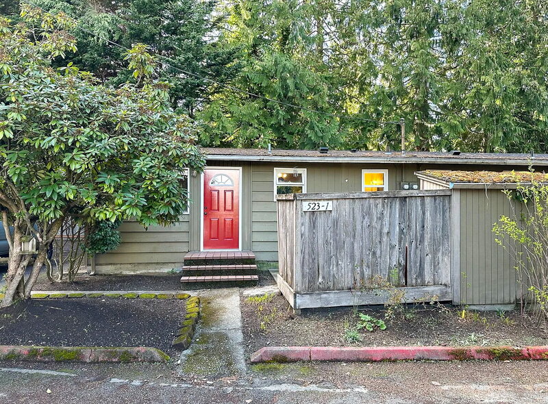 Everett Condo: 523 Madison St