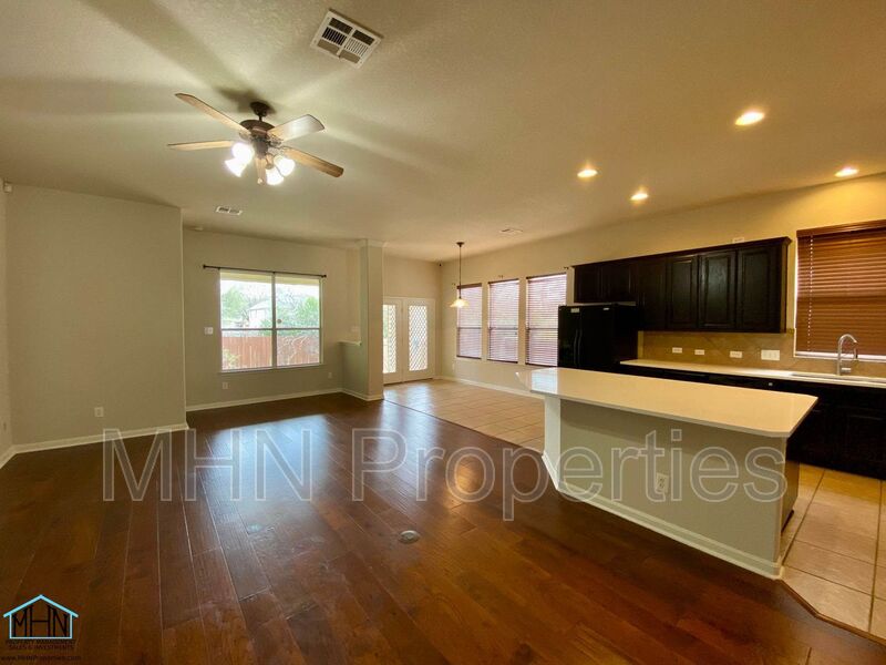 LARGE 3-bed, 2-bath single story in the NW near 1604 and I-10, right off I-10 and Boerne Stage Rd! - Photo 5