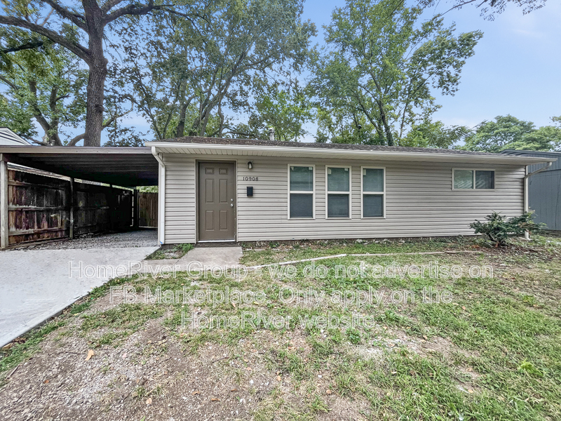 Kansas City House: 10908 Cambridge Ave