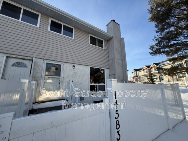 Edmonton Townhome: 14583 121 St